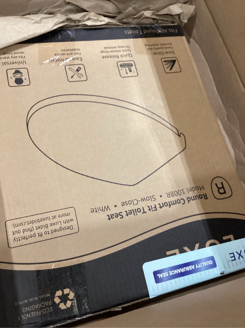 Condition photo showing Good Condition for luxe ts1008e elongated comfort fit toilet seat with slow close, quick release hinges, and non-slip bumpers (white)