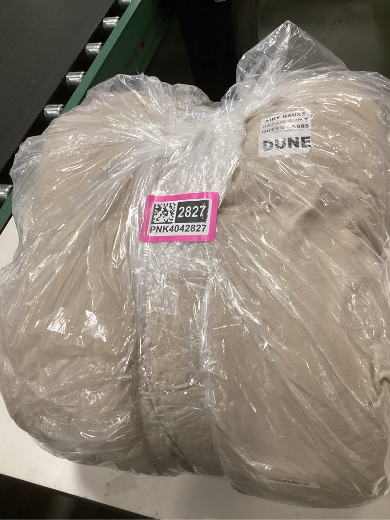 Condition photo showing New/Like New for Quince airy gauze dream quilt queen