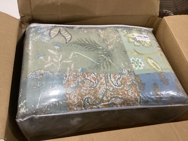 Condition photo showing New/Like New for yvooxny california king quilt set - bohemian farmhouse patchwork floral pattern, reversible green, 110 x 118 inch quilt + 2 pillowcases a-green california king