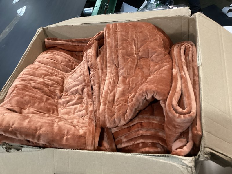 Condition photo showing Good Condition for LEAONME Velvet Quilt Full/Queen Size-90''x98'', Lightweight Burnt Orange Velvet Comforter Set with 2 Pillow Shams, Soft Bedspread Coverlet Quilted Bedding Set for All Season Burnt Orange-square Full/Queen (90''x98'')