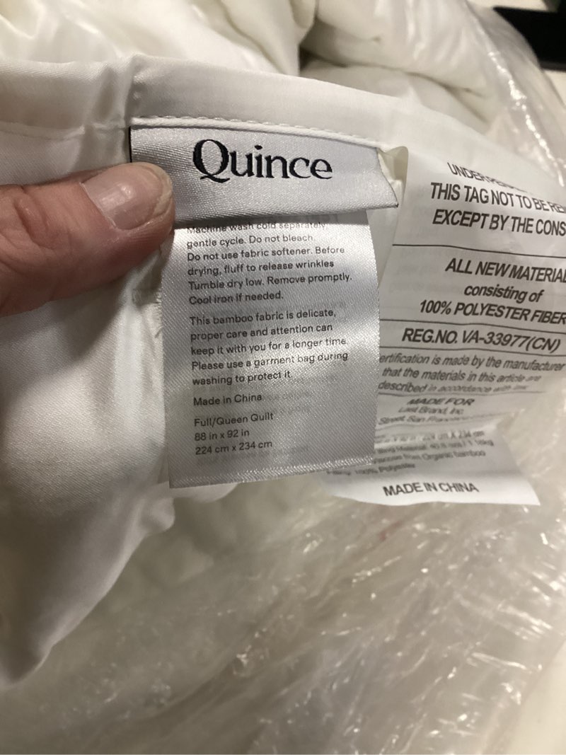 Condition photo showing Good Condition for bamboo dream quilt, full/queen, white