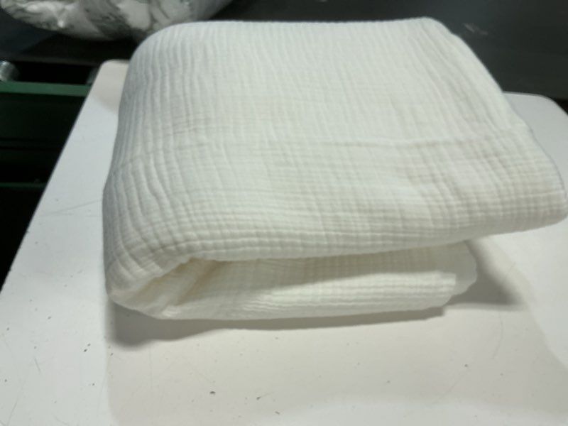 Condition photo showing Good Condition for organic cotton gauze duvet cover white king.