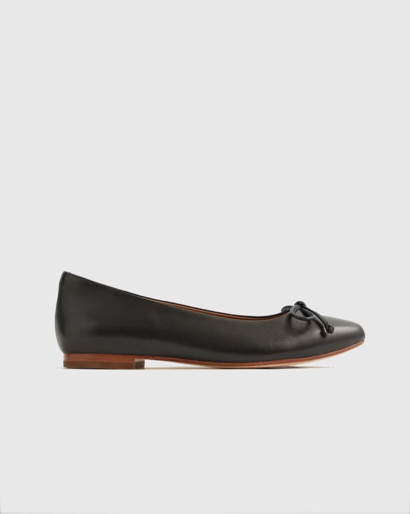 Italian Leather Pointed Bow Flat size 7