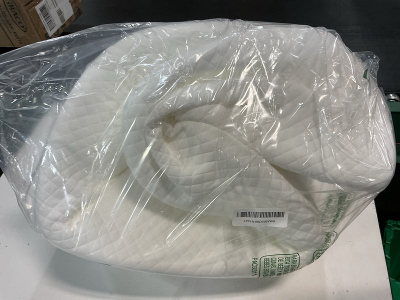 Condition photo showing Good Condition for bed wedge pillow for headboard gap up to 7", triangle gap filler for bed, mattress wedge gap filler, headboard space filler, corner pillow, white queen 60" white queen 60''