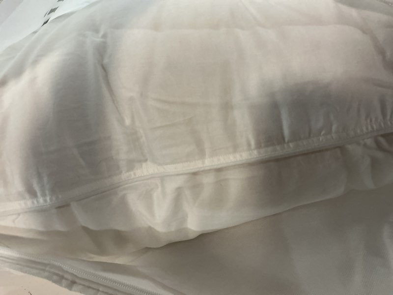 Condition photo showing Good Condition for premium down alternative pillow, firmness: medium, size: king