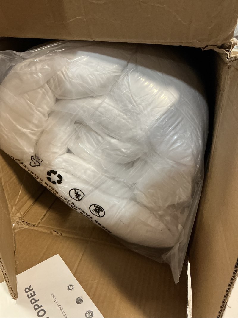 Condition photo showing Good Condition for 32x32x63 cm 3 inch white goose feather mattress topper, feather bed topper,mattress cover with straps,ultra soft pillowtop,100% cotton fabri  white