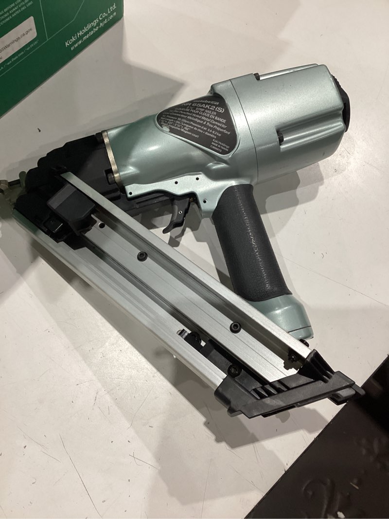 Condition photo showing Good Condition for metabo hpt 2-1/2-in corded pneumatic metal-connecting nailer