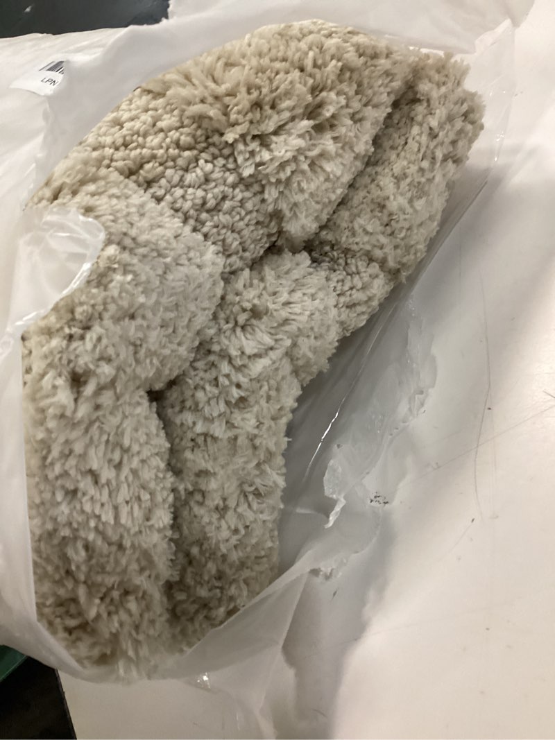 Condition photo showing Good Condition for shacos super soft bathroom rugs set of 2 pieces 32x20 inch fluffy absorbent bath mats non slip washable bath rugs bathroom carpet for shower tub, light beige 20"x32" + 20"x32" light beige