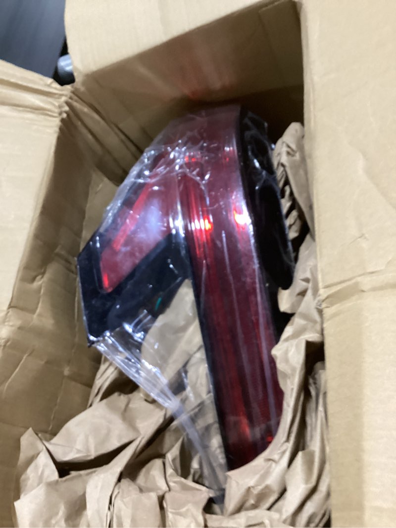 Condition photo showing New/Like New for passenger side outer tail light assembly compatible with sienna le xle 2021 2022 rear brake lamp taillight to2805160 8155008071 (right)