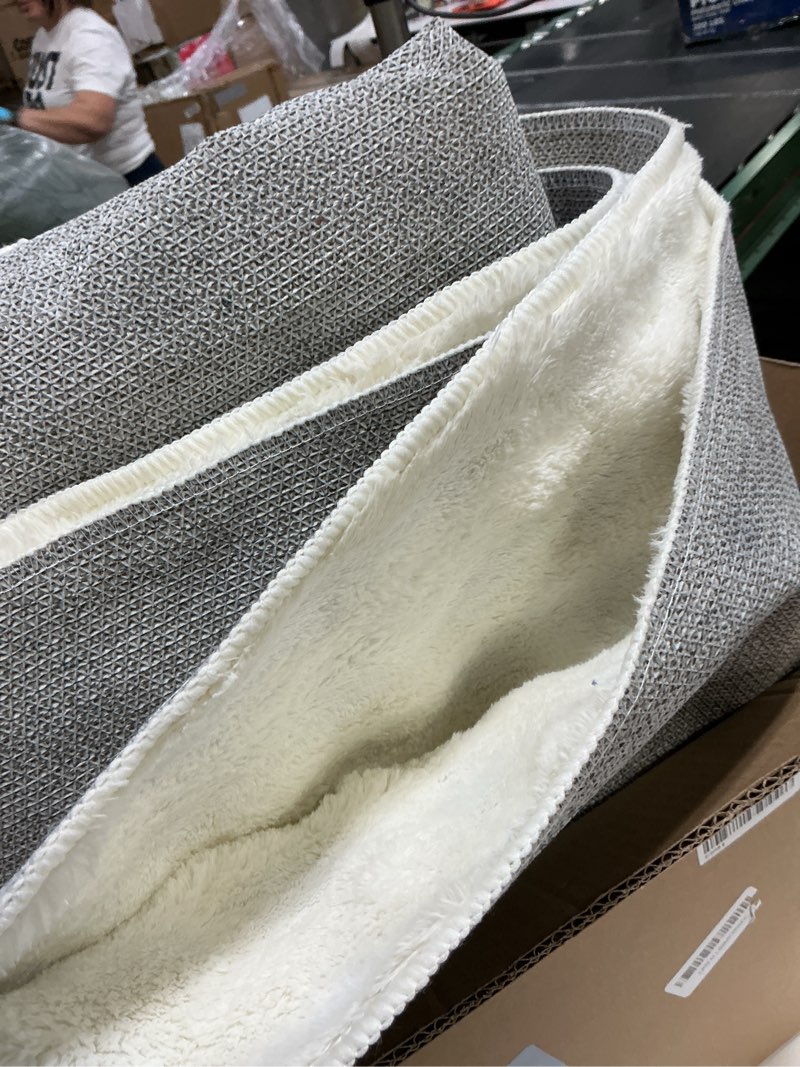 Condition photo showing Good Condition for Bedsure 5x7 Fluffy Area Rugs for Living Room, Machine Washable Rugs, Non-Slip Backing, Non-Shedding, Pet Friendly Throw Rug for Bedroom Dining Room, Coconut White 5'x7' 01 - Coconut White