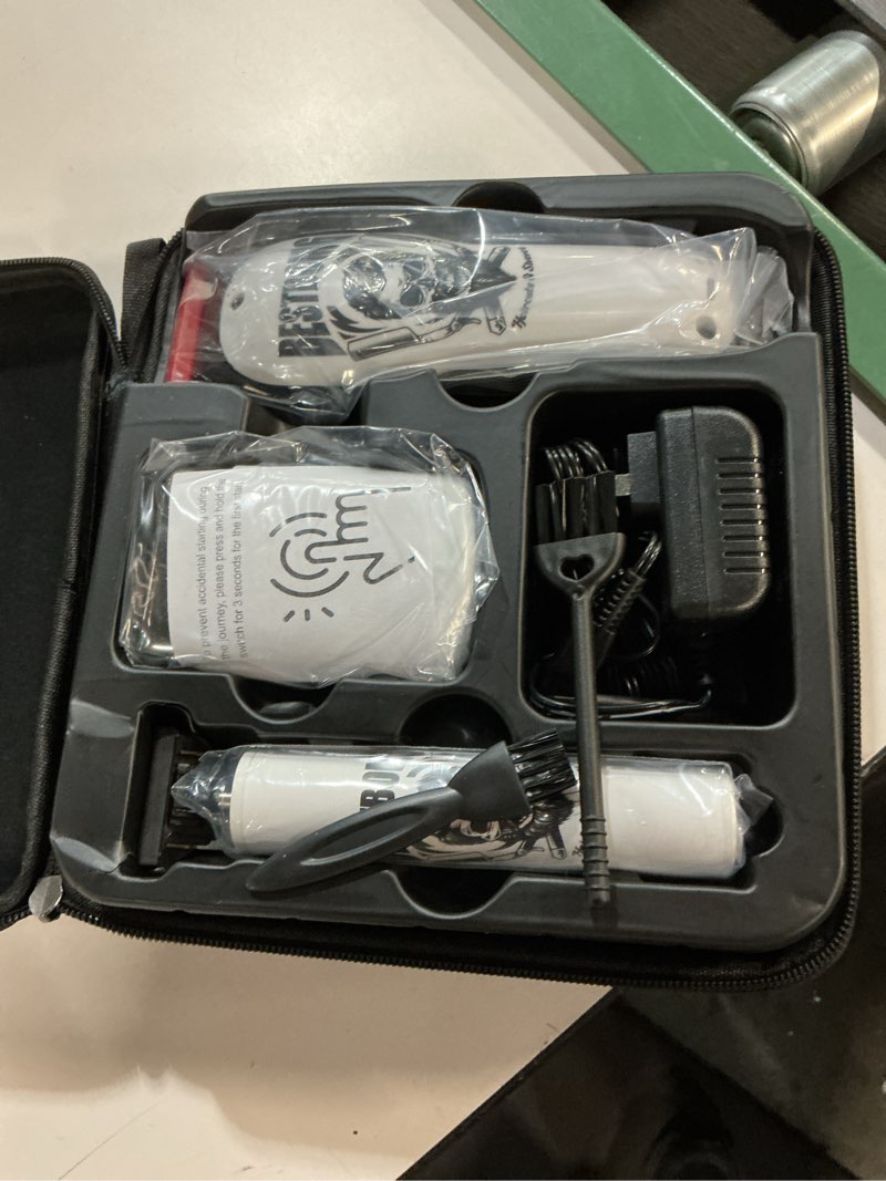 Condition photo showing Good Condition for BESTBOMG® Hair Clippers for Men Professional, Beard Trimmer Kits & Sets, Electric Shavers, Hair Clippers & Trimmer Ceramic T-Blade, for Barber, for Gifts White-3