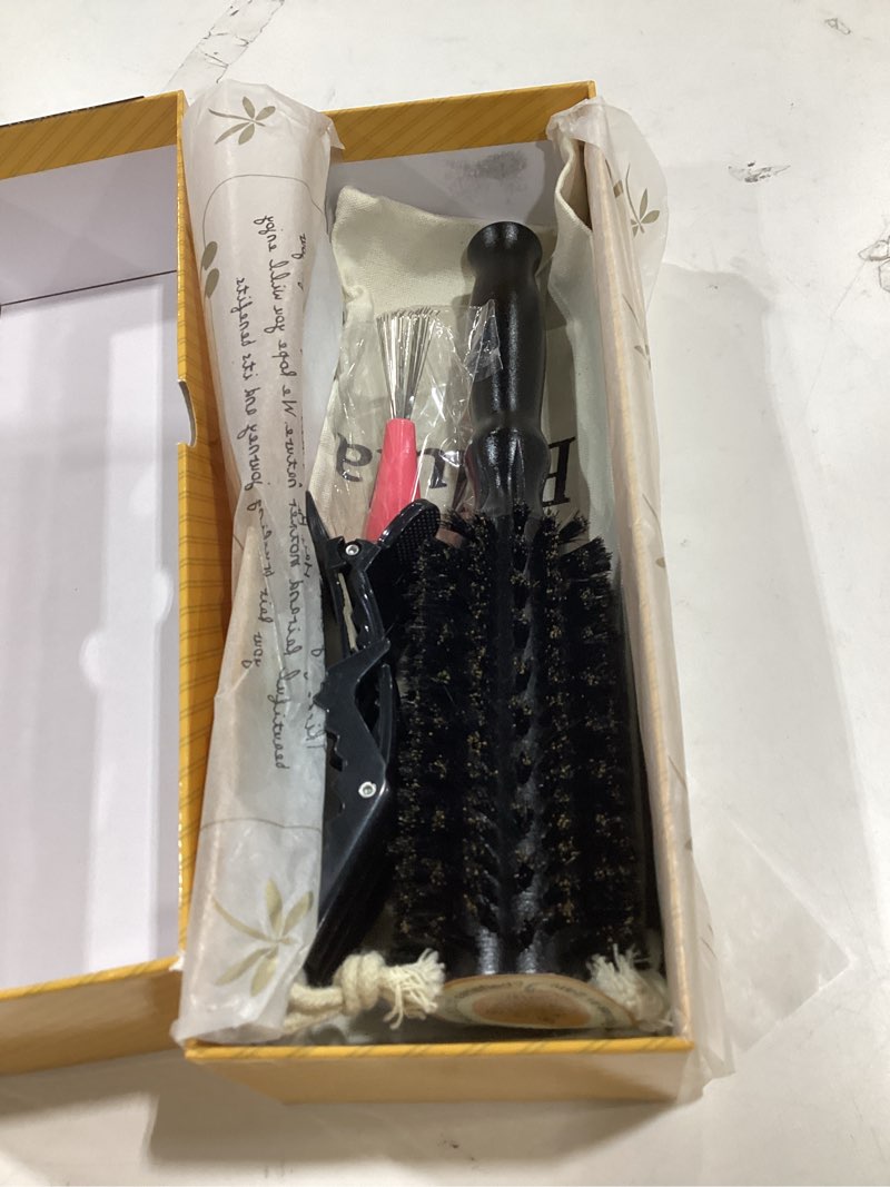 Condition photo showing Good Condition for belula 100% soft boar bristle round brush for blow drying set. round hair brush with medium 2.1” wooden barrel. hairbrush ideal to add volume and body. free 3 x hair clips & travel bag. medium barrel 2.1"