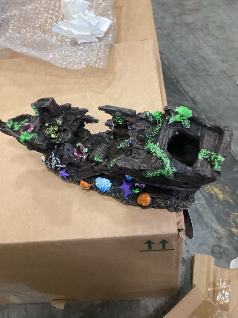 Condition photo showing Good Condition for Penn Plax RR890 Split Shipwreck Small