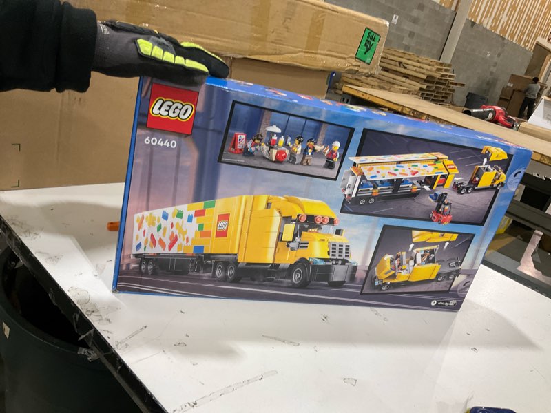 Condition photo showing Good Condition for lego delivery truck