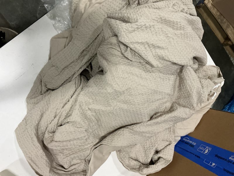 Condition photo showing Good Condition for organic luxe honeycomb duvet cover king 