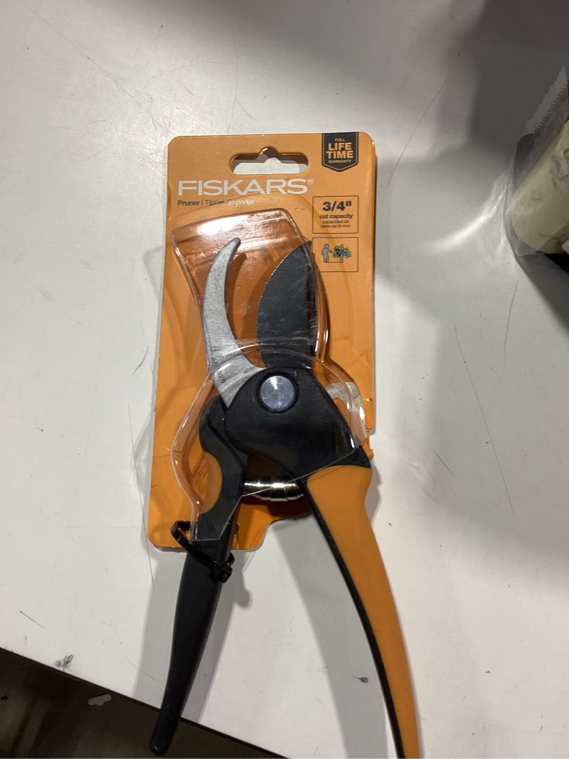 Condition photo showing Good Condition for fiskars large softgrip steel bypass hand pruner with standard handle