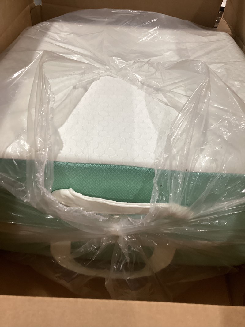 Condition photo showing Good Condition for roxgox memory foam trifold mattress, 4 inch single foldable mattress, portable floor bed with washable cover, handle & non-slip bottom, for rv, travel, camping, yoga, 75"x25"x4", white green single 4 inch-white