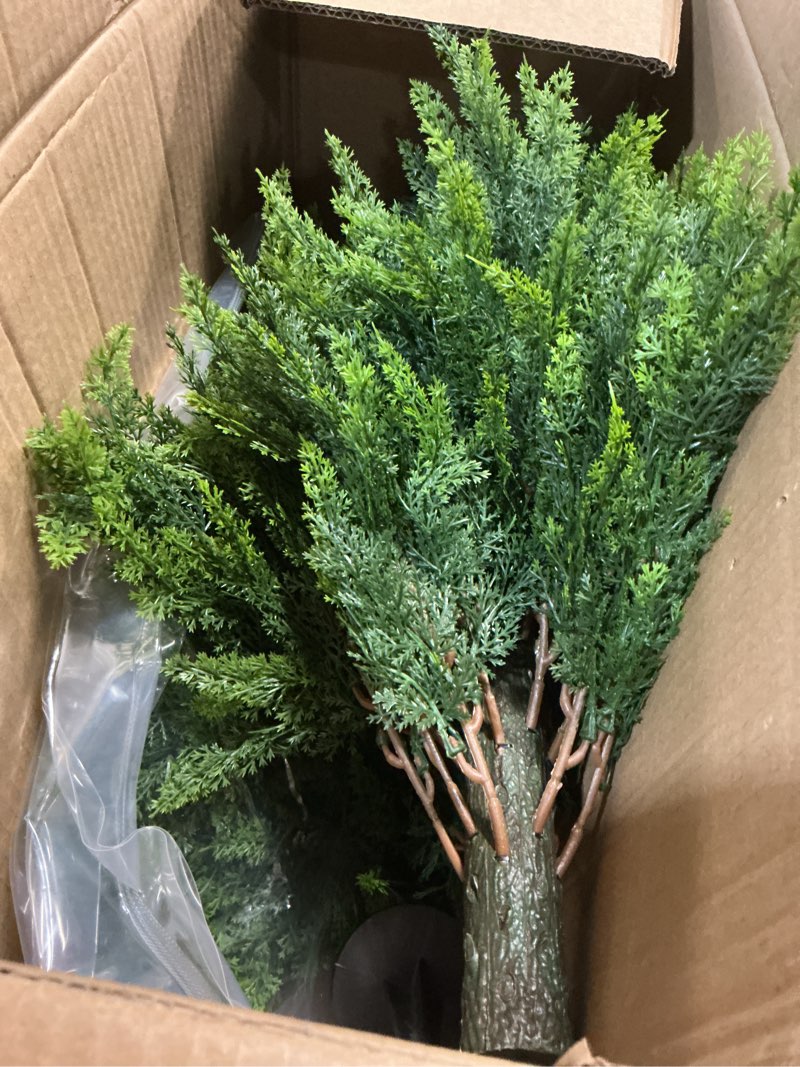 Condition photo showing Good Condition for artificial plant