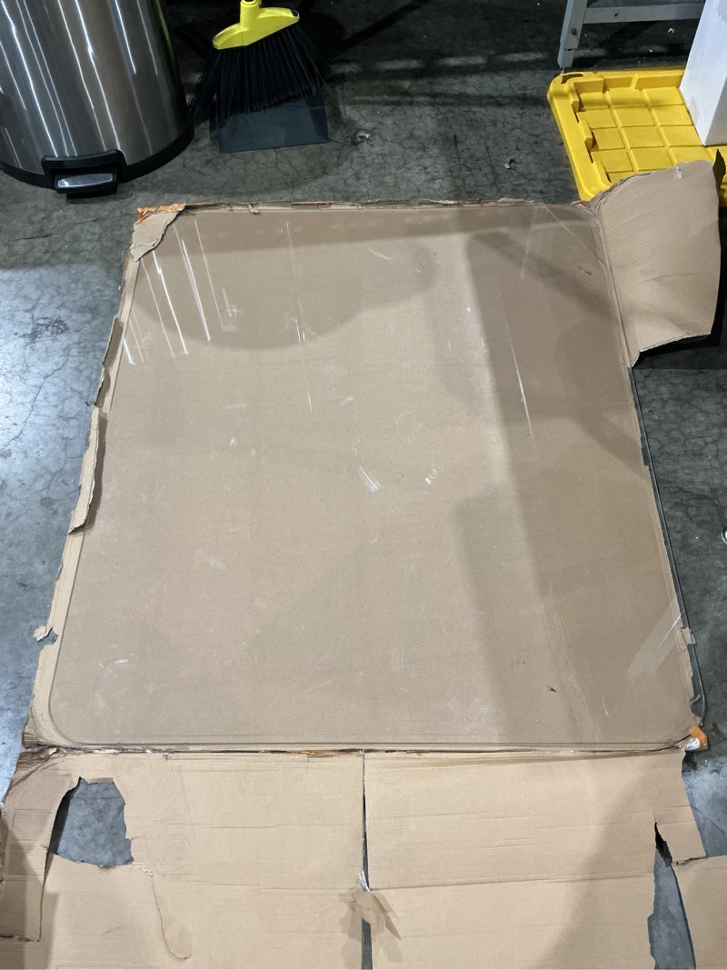 Condition photo showing Good Condition for square transparent acrylic piece