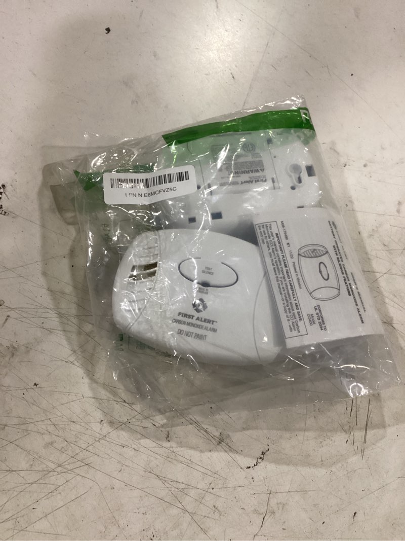 Condition photo showing Good Condition for first alert carbon monoxide detector, no outlet required, battery operated, co400, white, 2 count (pack of 1) 2 count (pack of 1) detector