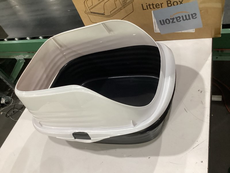 Condition photo showing New/Like New for arm & hammer rimmed cat litter box with high sides and microban, made in usa
