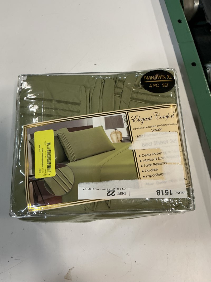 Condition photo showing New/Like New for elegant comfort 1500 thread count green microfiber flat sheet twin (4 pieces)