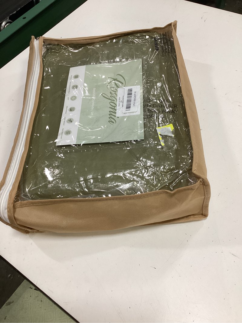Condition photo showing New/Like New for rosgonia queen comforter set olive green, 3pcs bedding sets queen (1 boho olive comforter & 2 pillowcases), all season lightweight blanket quilt queen comforter 90"x90" olive green