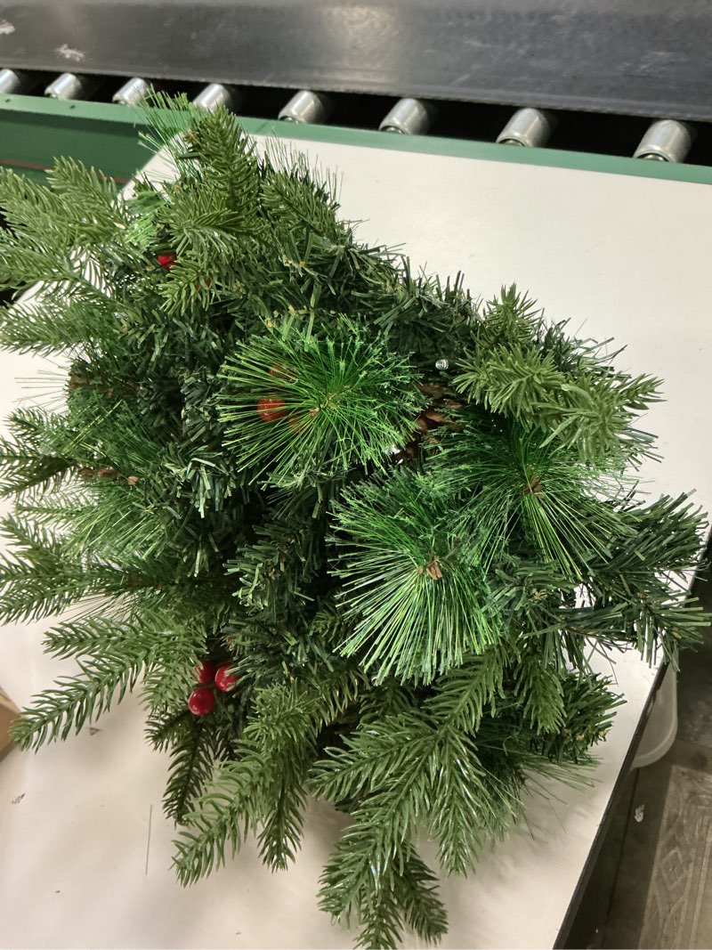 Green and Gold Christmas Tablescape 