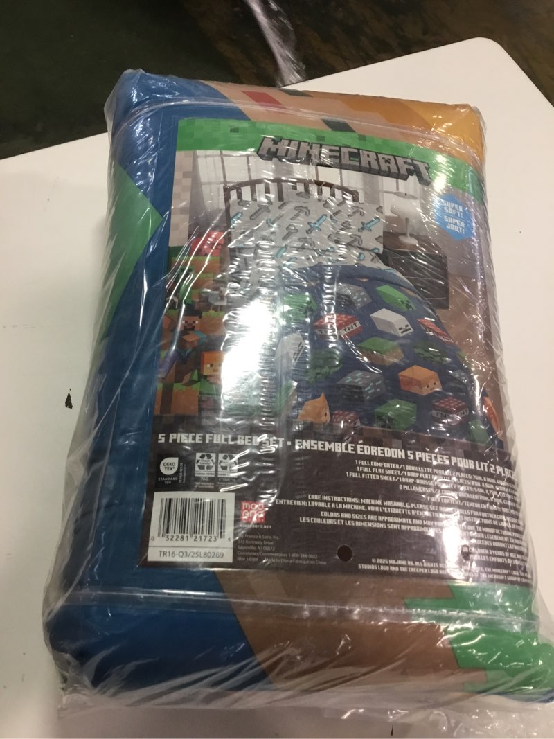 Condition photo showing Good Condition for Jay Franco Minecraft Isometric 5 Piece Full Bed Set - Includes Reversible Comforter & Sheet Set - Bedding Features Creeper - Super Soft Fade Resistant Polyester - (Official Minecraft Product)