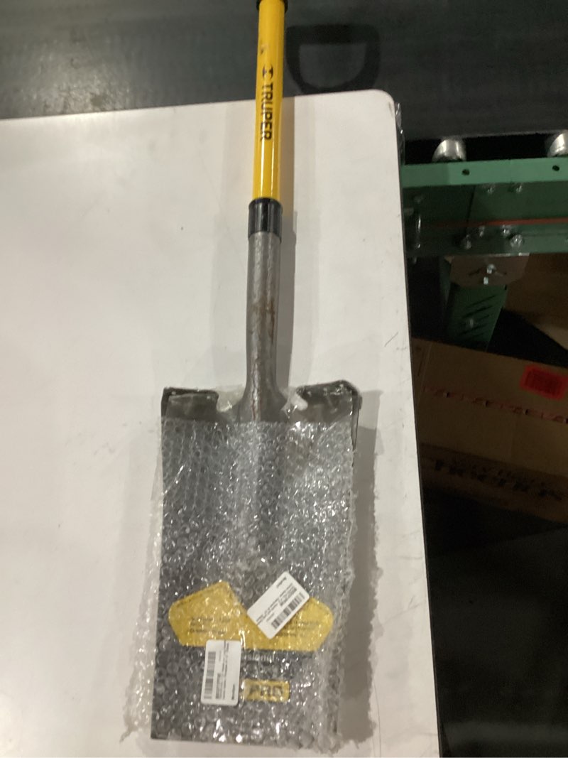 Condition photo showing Good Condition for truper pes-f d-handle and long handle garden spades. fiberglass 40 1/2" (103cm)
