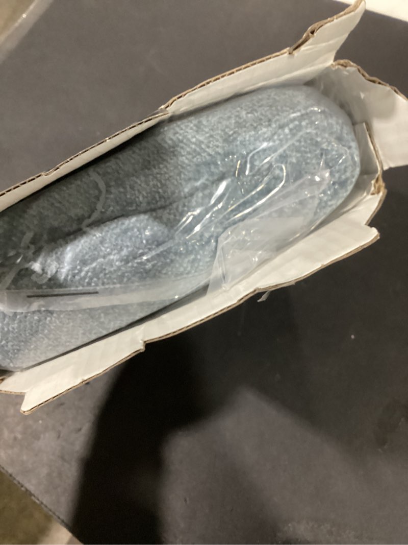 Condition photo showing New/Like New for EVERGRACE Soft Chenille Throw Blanket for Couch, Cozy Plush Fuzzy Decorative Chenille Knit Throw Blanket with Tassels, Lightweight Blanket and Throws for Bed Sofa Gift Home Decor, Cloud Blue 50"x60"