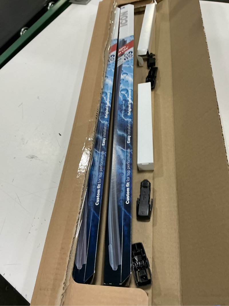 Condition photo showing Good Condition for bosch 22oe22oe icon beam wiper blades - driver and passenger side - set of 2 blades (22oe & 22oe) front (22oe & 22oe) icon combo pack (front)