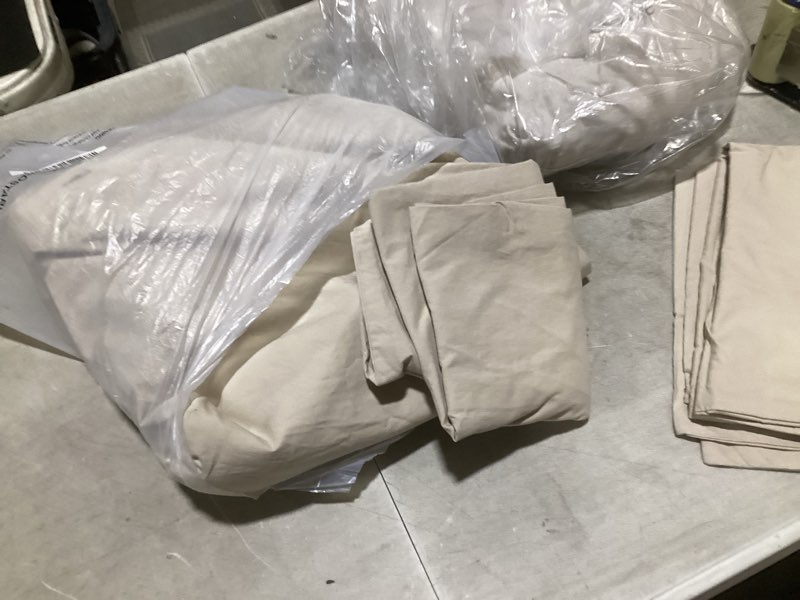 Condition photo showing Good Condition for european linen sheet set, queen, sand