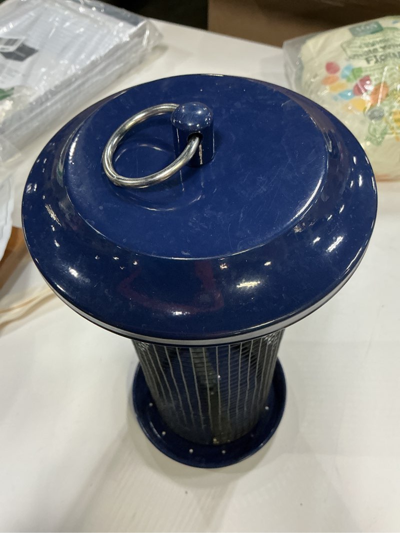 Condition photo showing Good Condition for Nature's Way Cobalt Metal Mesh Mixed Seed and Peanut Bird Feeder for Wild Birds and Outdoor Décor, 2 Quart Capacity, Easy to Clean and Fill with Easy-Cling Mesh, Blue