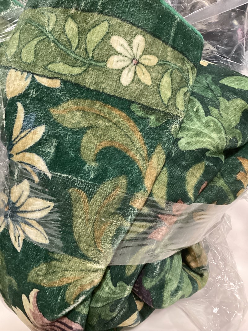 Condition photo showing Good Condition for 9x12 Dark Green Vintage Floral Area Rug,Washable Large Boho Living Room Rugs,Botanical Print Non-Slip Stain Resistant Lightweight Carpet for Bedroom Dining Room Nursery 9' x 12' (Rectangular) Dark Green