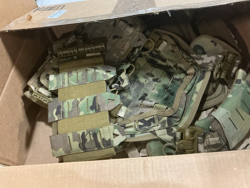 Condition photo showing Good Condition for yakeda tactical outdoor vest for men /1000d nylon quick release laser-cutting modular lightweight vest one size cp