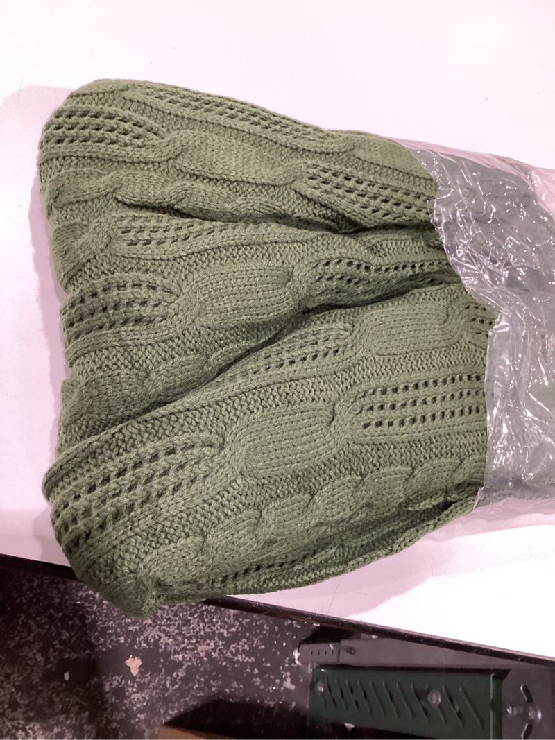 Condition photo showing Good Condition for Aormenzy Cable Knit Throw Blankets 50 x 60 Inches, Soft Cozy and Lightweight Knitted Blanket, Machine Washable Acrylic Blanket, Decorative Throw Blanket for Couch Sofa Bed, Forest Green Forest Green 50" x 60"