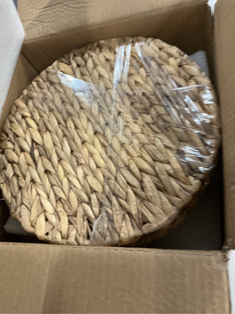 Condition photo showing Good Condition for AVLA Ceramic Divided Serving Dishes, Porcelain Relish Tray, Party Appetizer Platter, 6 Removable Snack Bowls with Cattail Basket for Chips and Dips, Candy, Nut, Condiment, Veggie, Portable Handle