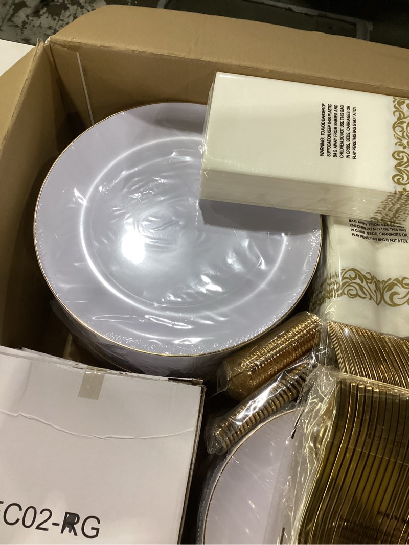Condition photo showing Good Condition for supernal 700pcs white and gold plastic dinnerware set