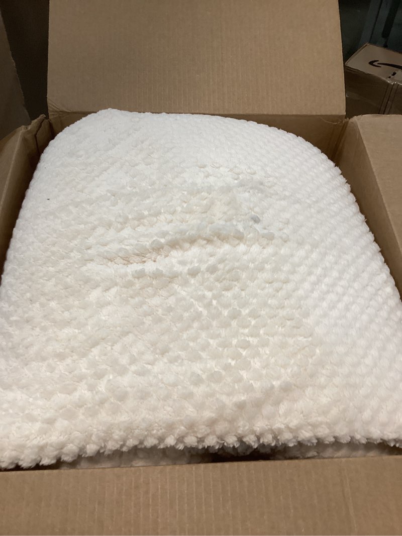 Condition photo showing As Is for 3D Jacquard Design Comforter Set, Ultra-Soft Warm King Size Sherpa Fur Plush 3-Pieces Sets Luxury Cozy Bedding with 2 Pillowcases (104"x90", Cream White) Cream White King(104"x90")