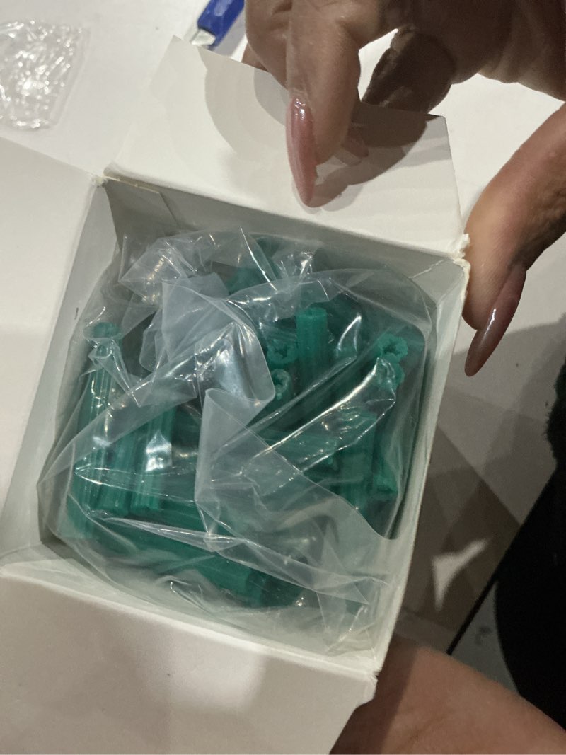 Condition photo showing Good Condition for 200 Pcs Expanding Plastic Screw Anchors 1/4 Hole Green Plastic Anchors for Concrete Tile Cement Bolt Expansion Tube for #10,11,12 Screws, Fix to Wall Drywall or Other Surface(2) Green 1/4" X 2"