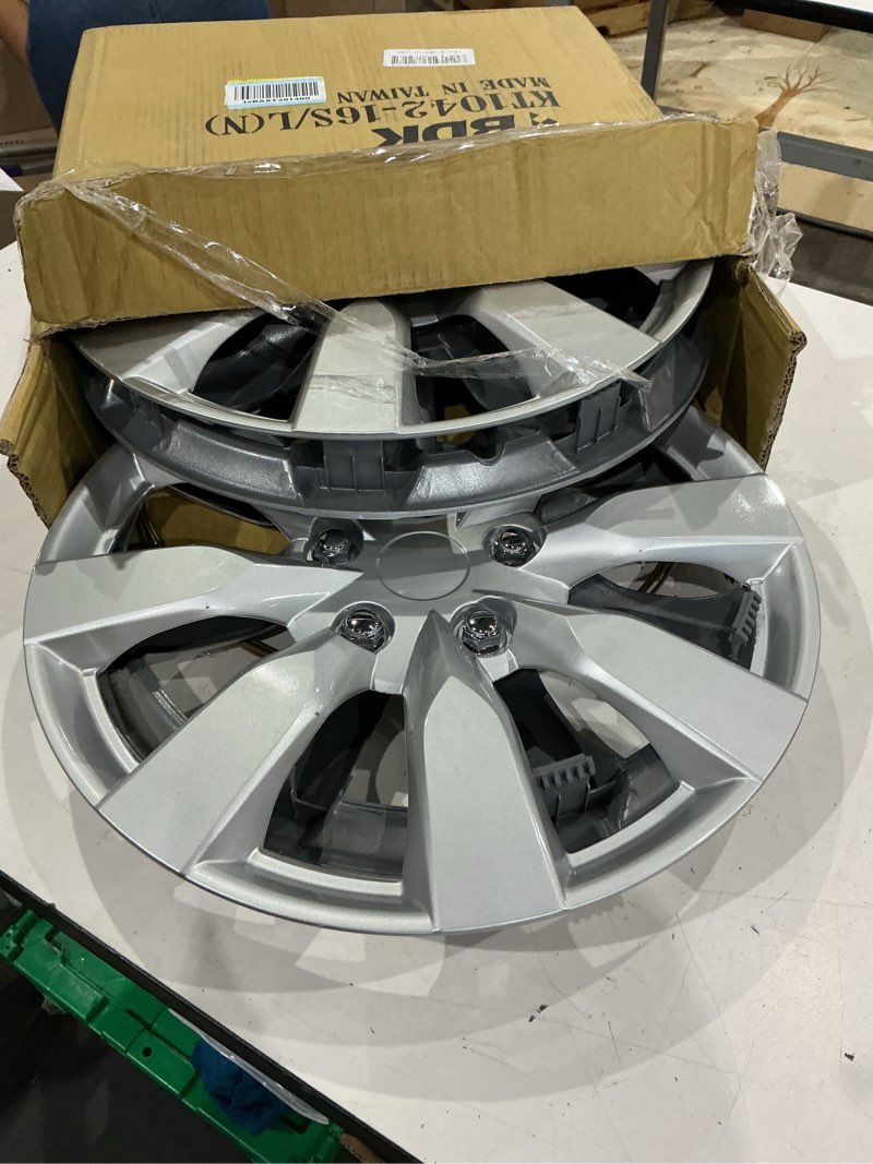 Condition photo showing As Is for kt-1042-16: hub cap/silver 16"