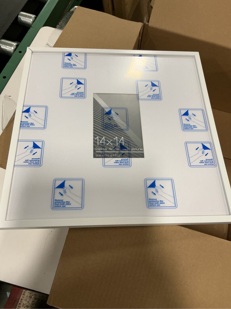 Displays 4x6 or 14x14 pictures americanflat