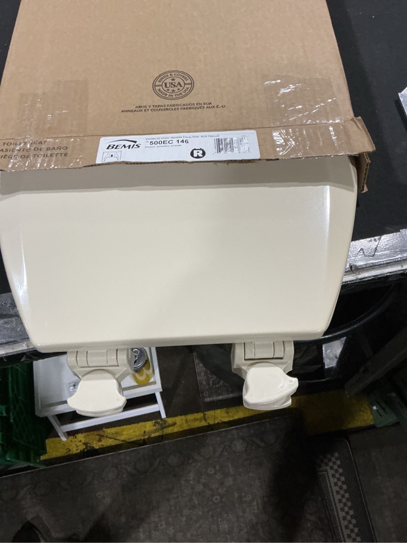 Condition photo showing Good Condition for bemis 500ec 146 toilet seat, 1 pack round, almond