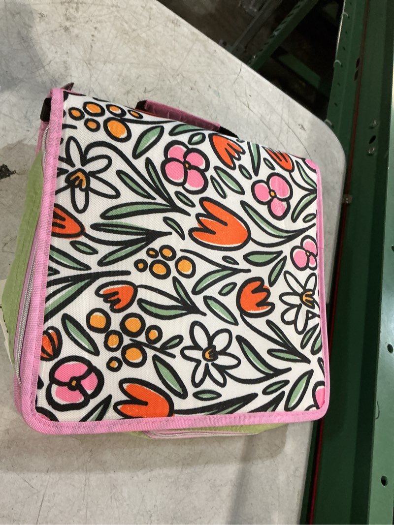 Condition photo showing Good Condition for case-it mighty zip tab school zipper binder | 3-inch o-rings, 600-sheet capacity, 5-subject expanding file folder, multiple pockets & storage organizer, shoulder strap | d-146 fun flowers f fun flowers 1 pack