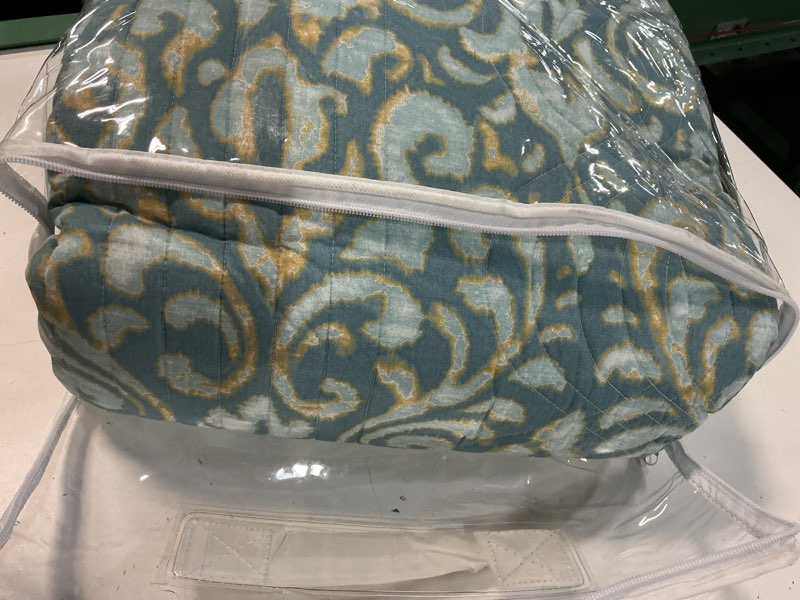 Condition photo showing Good Condition for waverly kensington 100% cotton quilt set king aquamarine
