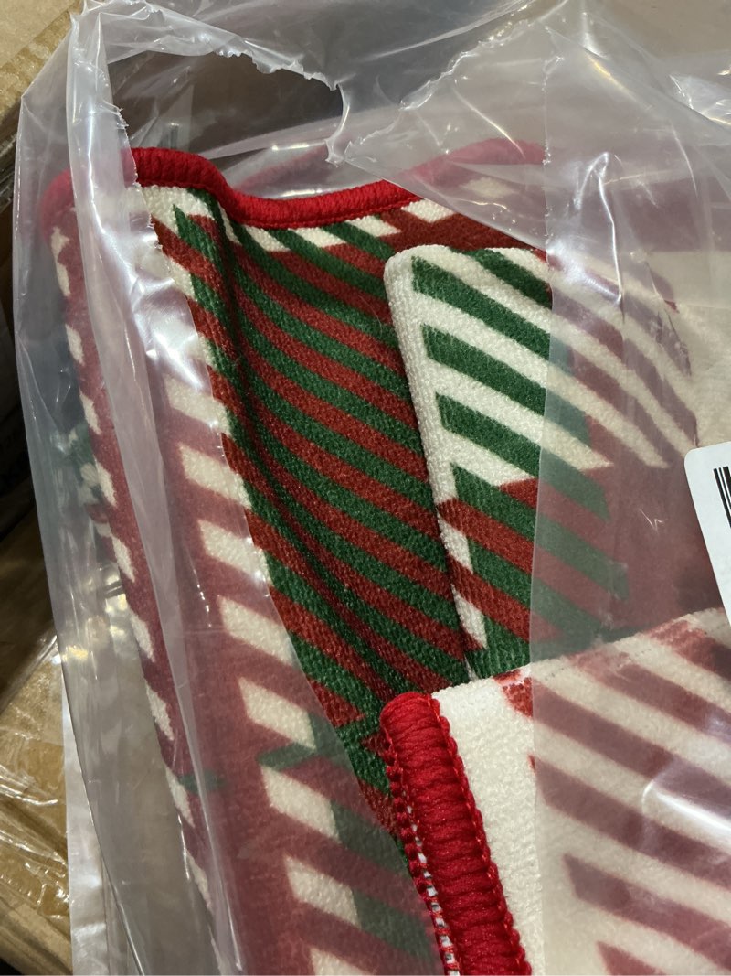Condition photo showing Good Condition for Christmas 6x9 Area Rugs for Living Room Bedroom,Xmas Checkered Buffalo Plaid Rug,Machine Washable Low Pile Non Slip Soft Indoor Floor Carpet,Holiday Decorative Rug for Dining Room,Ivy-Red Tartan Green&red Plaid 6' x 9' (Rectangular)