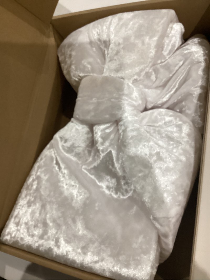 Condition photo showing Good Condition for ki store white extra large plush velvet bows 16.5-inch christmas bow tree topper for christmas tree decoration wedding door window decor