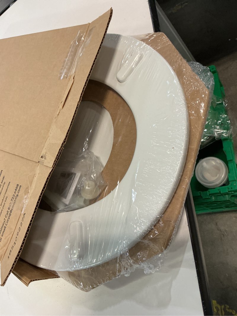 Condition photo showing New/Like New for mayfair linden slow close toilet seat, non slip heavy duty wood, easy install, round, white round traditional hinge
