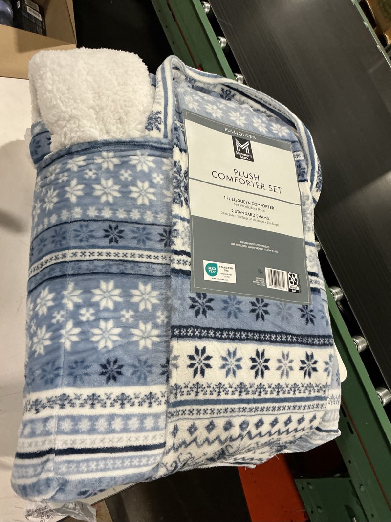 Condition photo showing Good Condition for member's mark 3-piece printed plush comforter set